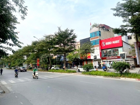 Bán tòa nhà ở kết hợp VP tại H.Q.Việt thông Võ Chí Công Dt70m, 7 T, Mt5,5m, giá 25 tỷ.