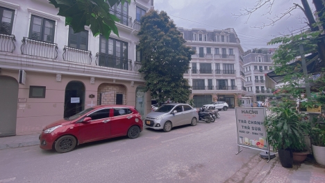 Đất Vàng Phú Diễn Lô Góc kinh doanh vỉa hè hai bên đường trước nhà ô tô quay đầu Dt 135m mt khủng