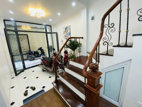 NHÀ MỚI ĐẸP NGÕ PHỐ TRUNG KÍNH 47/50M2 50M2 4 TẦNG NHỈNH 5TỶ