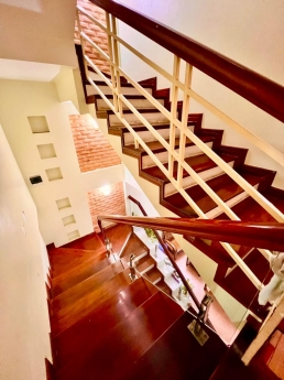 Bán nhà Hoàng Quốc Việt, DÒNG TIỀN-Ô TÔ-V/TRÍ TRUNG TÂM, 40mx6T, hơn 10 tỷ.