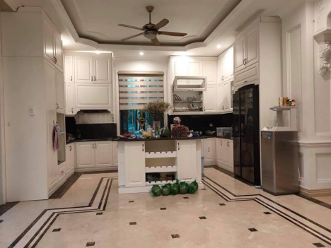 BIỆT THỰ ôtô chạy vòng quanh Xuân La 405m x 5tầng, MT 20 m giá: 75 tỷ.