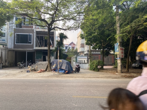 73m cách đường cao lỗ 40m , đường rộng 5m , ngõ thông . giá 45tr/m . gọi em Lợi