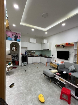 BÁN NHÀ HUỲNH VĂN BÁNH - HÀNG HIẾM - NGANG 4.5 NỞ HẬU 6 - NHÀ MỚI TINH - GIÁ CHỈ NHỈNH 5TY TL.