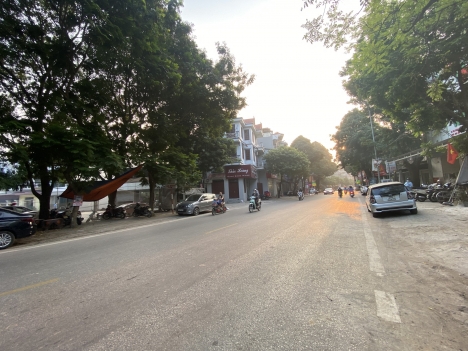 73m cách đường cao lỗ 40m , đường rộng 5m , ngõ thông . giá 45tr/m . gọi em Lợi