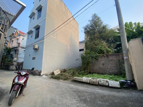 73m cách đường cao lỗ 40m , đường rộng 5m , ngõ thông . giá 45tr/m . gọi em Lợi