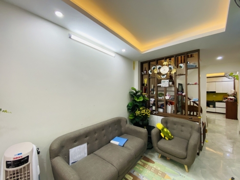 Nhà Vũ Tông Phan, siêu gần phố, tặng full nội thất, dt 40m2x4t, mt 3m, chỉ 4.7 tỷ.