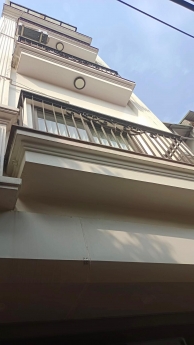 Bán nhà phúc lợi Long biên . Dt 30 m. 4 tầng . Mt 5.3 m. Giá 2.8 tỷ.