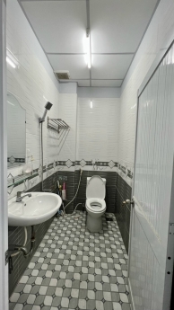 NHÀ 1 TRỆT 1 LẦU 3 PHÒNG NGỦ HẺM THÔNG ĐẸP