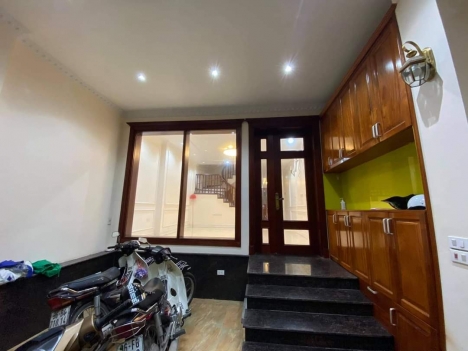 LÔ GÓC, cách phố vài bước chân- Nguyễn Chí Thanh 78m x 4 tầng, giá 8.6 tỷ.