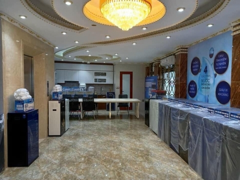 ĐỘC NHẤT VÔ NHỊ - NGUYỄN VĂN CỪ-11 TỶ- 6 TẦNG - THANG MÁY -GARA OTO- NGÕ THÔNG Ô TÔ TRÁNH - LÔ GÓC