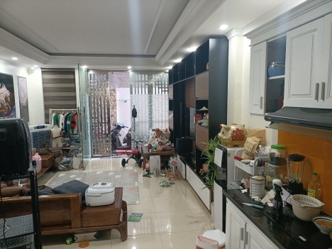 Bán nhà Cổ Linh 40 m 5 tầng MT 42m Nhỉnh 4 Tỷ
