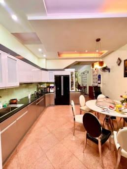 Bán nhà Hoàng Quốc Việt, DÒNG TIỀN-Ô TÔ-V/TRÍ TRUNG TÂM, 40mx6T, hơn 10 tỷ.