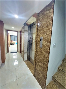 Tòa nhà 7 tầng thang máy, ô tô tránh vỉa hè Cầu Giấy dt100m 29 tỷ dòng tiền 100tr