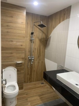 Nhà đẹp ở ngay, cách phố 70m, ngõ 218 Lạc Long Quân, 33/40T2, 6 tầng, giá 6.3 tỷ