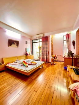 Bán nhà Hoàng Quốc Việt, DÒNG TIỀN-Ô TÔ-V/TRÍ TRUNG TÂM, 40mx6T, hơn 10 tỷ.