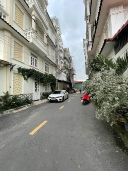 Bán nhà Nguyễn Ảnh Thủ, Quận 12- 60m2-5 tầng .Khu phân lô cực đẹp.