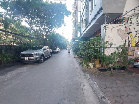 Toà nhà Nguyễn Phong Sắc diện tích 100m2 mặt tiền 5.2m xây 7 tầng thang máy giá chào 29.5 tỷ