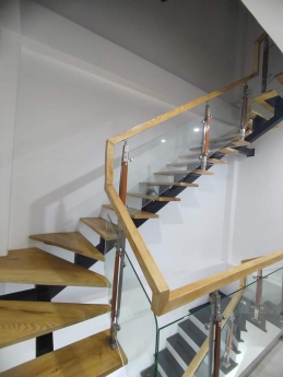 Nhà đẹp ở ngay, cách phố 70m, ngõ 218 Lạc Long Quân, 33/40T2, 6 tầng, giá 6.3 tỷ