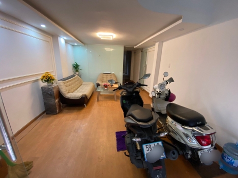 Bán gấp nhà MT nở hậu đường Bàn Cờ, P.13, Quận 3 nội thất cao cấp