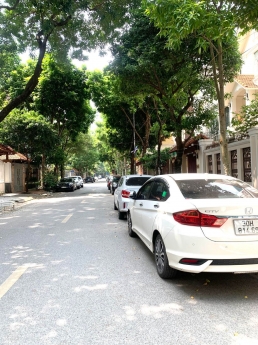 Bán nhà HOÀNG QUỐC VIỆT- PHÂN LÔ- Ô tô gara 7 chỗ- 110m2-5T- Thang máy- ở luôn- Chào chỉ nhỉnh 17