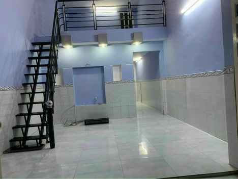 NHÀ CẤP 4 GÁC LỬNG ĐÚC KIÊN CỐ MUA VỀ Ở LIỀN