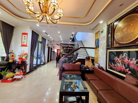 Bán nhà HOÀNG QUỐC VIỆT- PHÂN LÔ- Ô tô gara 7 chỗ- 110m2-5T- Thang máy- ở luôn- Chào chỉ nhỉnh 17