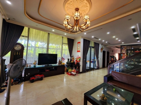 Bán nhà HOÀNG QUỐC VIỆT- PHÂN LÔ- Ô tô gara 7 chỗ- 110m2-5T- Thang máy- ở luôn- Chào chỉ nhỉnh 17