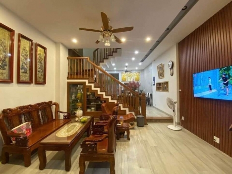 BÁN NHÀ CẦU GIẤY - TRUNG TÂM - 10M RA Ô TÔ - NHÀ ĐẸP Ở NGAY - 68M2 GIÁ 5 TỶ 8