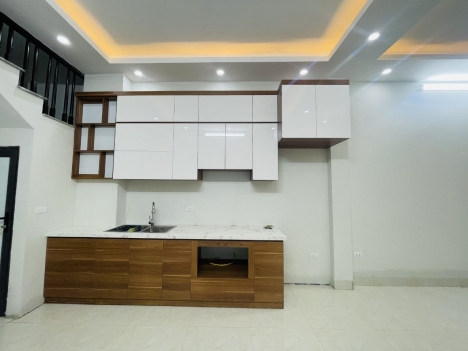 Bán nhà Lương Sử C 30m2 x 4T, nhỉnh 2 tỷ Ô TÔ ĐỖ CỔNG