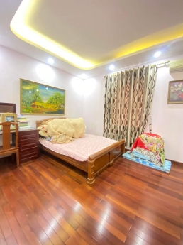 BÁN NHÀ NGỌC LÂM 60M 5 TẦNG DÂN XÂY  NGÕ Ô TÔ THÔNG CHỈ 5 .5TỶ  LH E TÂM