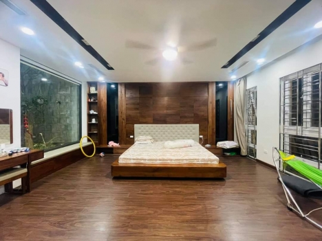 BIỆT THỰ VƯỜN ĐÀO - Lạc Long Quân 380m x 4tầng, MT 22m giá: 90 tỷ.