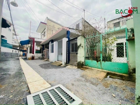 Hạ giá100 triệu bán nhanh còn 2,15 tỉ!Bán nhà 67m2 SHR thổ cư đường ô tô (P. Quang Vinh).
