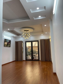 Lô góc Pháo Đài Láng, thông, nông, thoáng, KD nhỏ, 35m, 5T, chỉ 3.9 tỷ!