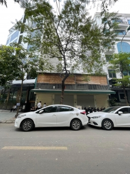 Bán nhà mặt phố Cầu Giấy 65m2, 6 tầng, lô góc, MT 12.6m (mặt chính) kinh doanh mạnh, chào 18 tỷ