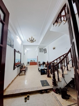 Bán nhà đẹp Hào Nam quận Đống Đa ngõ thông rộng ba gác gần phố gần trường chợ thuận tiện di chuyển