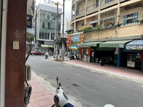 Bán gấp nhà MT nở hậu đường Bàn Cờ, P.13, Quận 3 nội thất cao cấp