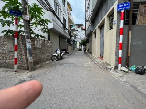 Mình cần bán nhanh mảnh đất nhỏ tại Bát Khối, Long Biên, Hà Nội.