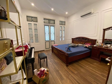 LÔ GÓC, Ô tô chỉ 30m- Nguyễn Khánh Toàn 85m x 4 tầng, giá 8.7 tỷ.