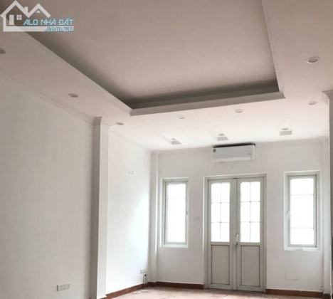 BÁN NHÀ SIÊU HIẾM PHỐ TRẠM, NHÀ ĐẸP, DÂN XÂY, AN SINH CỰC SƯỚNG, 60M2x4M