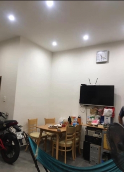 BÁN NHÀ VIP NGAY CHỢ Q4, 3 TẦNG, DT 6.5m x 5,5m. GIÁ CHỈ 4 TỶ