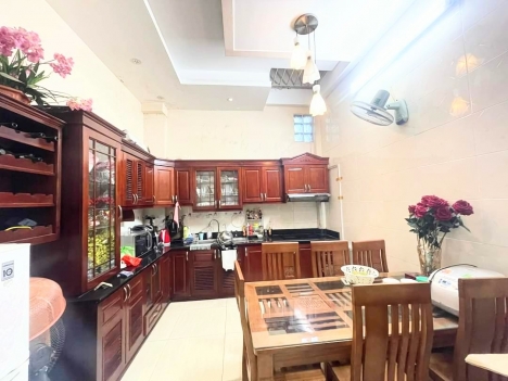 AN SINH ĐỈNH VỚI NHÀ BỒ ĐỀ 45M 5 TẦNG 5 NGỦ DÂN XÂY GẦN HỒ GIÁ 4.5 TỶ. LH E TÂM