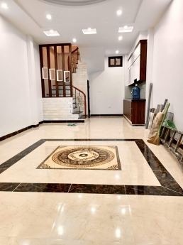 Bán nhà đẹp gần oto phố Bạch Mai Dt: 40m2 , Tầng : 5 , Mt : 4.3m2 Giá : 5 Tỷ !!!