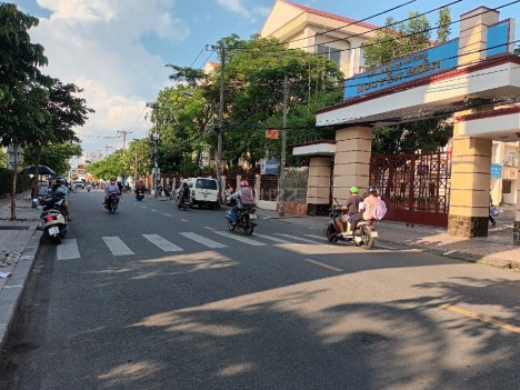 Đường Dương Đình Nghệ Phường 8 Quận11 70m2