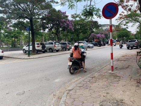 BÁN NHÀ HỒNG TIẾN-Ô TÔ VÀO NHÀ-LÔ GÓC-3 THOÁNG-SỔ ĐẸP. 35M2,5 TẦNG, 4,2 TỶ.