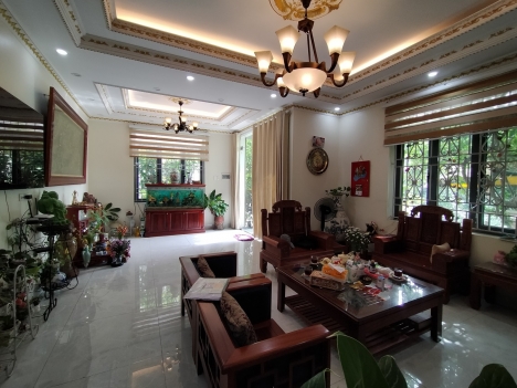 Bán nhà khu TĐC Thượng Thanh, phân lô, lô góc, full nội thất, ở đẳng cấp.