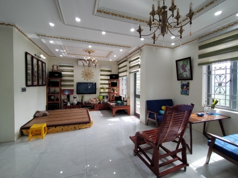 Bán nhà khu TĐC Thượng Thanh, phân lô, lô góc, full nội thất, ở đẳng cấp.