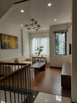 4,2 tỷ Bán Gấp Nhà đẹp Nguyễn Văn Cừ 46m, Ngõ rộng thoáng, tặng Full nội thất