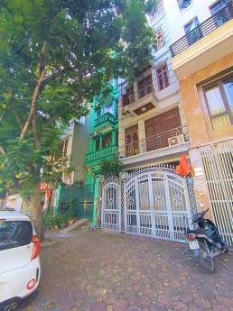 Bán nhà riêng Quận Cầu Giấy, phố Phạm Tuấn Tài. 60M- 4 Tầng- M.tiền 5.5m - Lô góc: 17.5 Tỷ