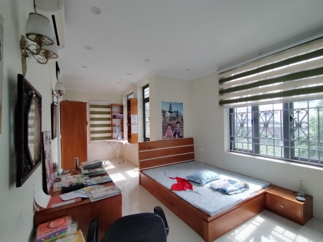 Bán nhà khu TĐC Thượng Thanh, phân lô, lô góc, full nội thất, ở đẳng cấp.