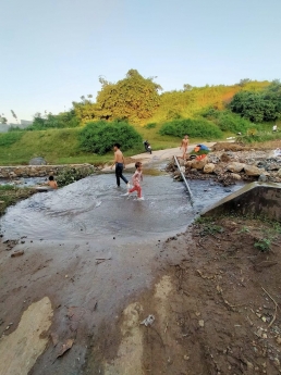 BÁN NHANH VILA NGHỈ DƯỠNG  LƯƠNG SƠN 1200M GIÁ 3.5 TỶ BÁM SUỐI VIEW ĐẸP